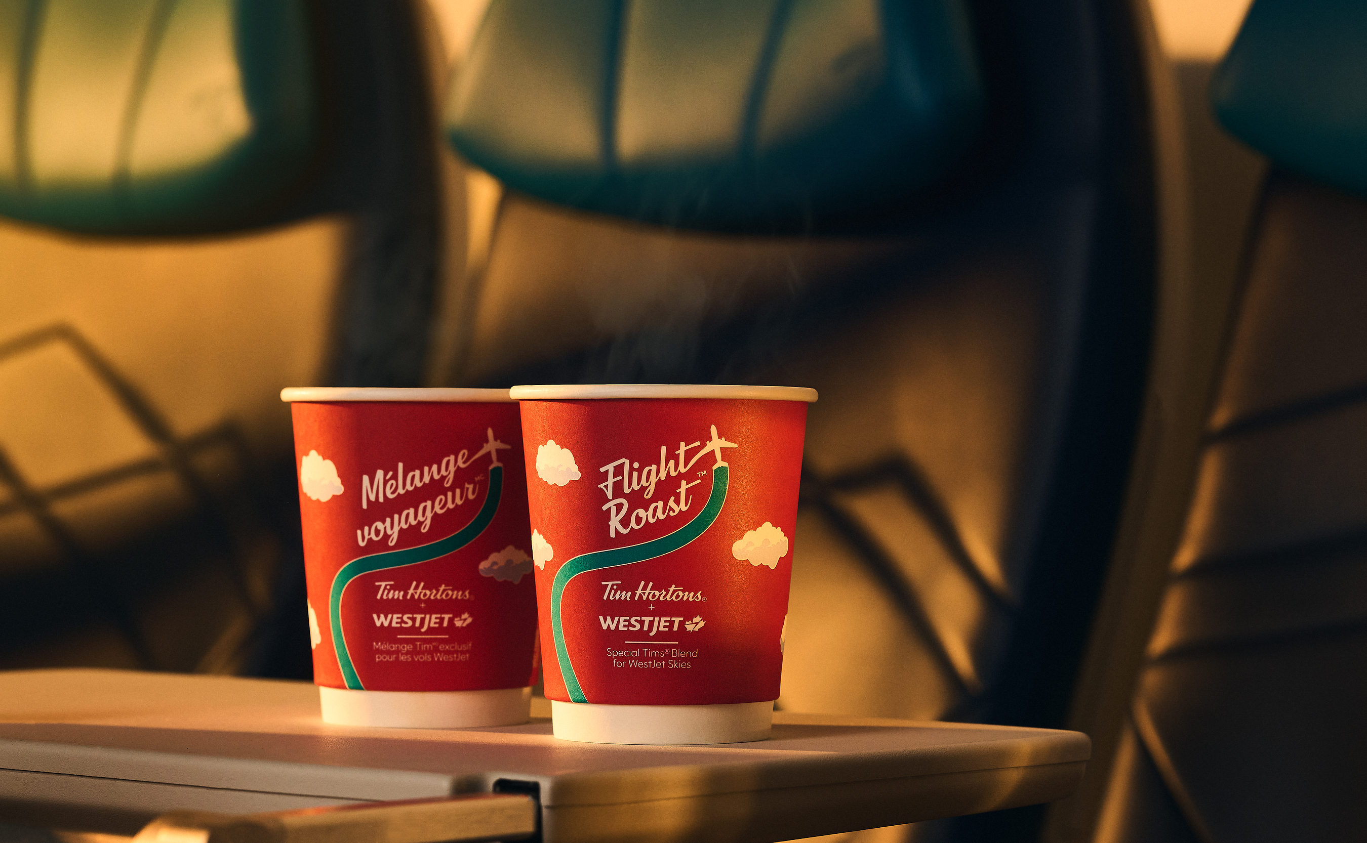 WestJet et Tim Hortons infusent un nouveau partenariat qui a du goût : à compter du 30 novembre, les vols WestJet proposeront en exclusivité le tout nouveau mélange voyageur, composé à 100 % de grains arabica de première qualité. De plus, un partenariat de fidélisation est prévu pour 2027