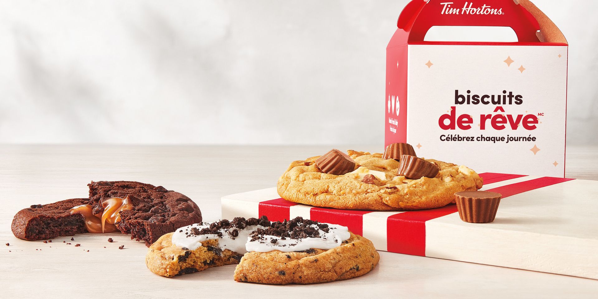 Voici deux nouvelles saveurs de biscuits de rêve(MC) Tim Hortons - OREO® DOUBLE CRÈME et CARAMILK® - ainsi que deux nouveaux beignes de rêve(MC) explosion de saveurs pour célébrer chaque journée!