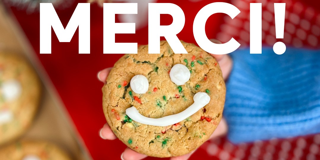 La campagne du Biscuit sourire des Fêtes de Tim Hortons a permis de recueillir la somme record de 13 millions de dollars pour des organismes caritatifs et des groupes communautaires locaux, ainsi que les Camps de la Fondation Tim Hortons