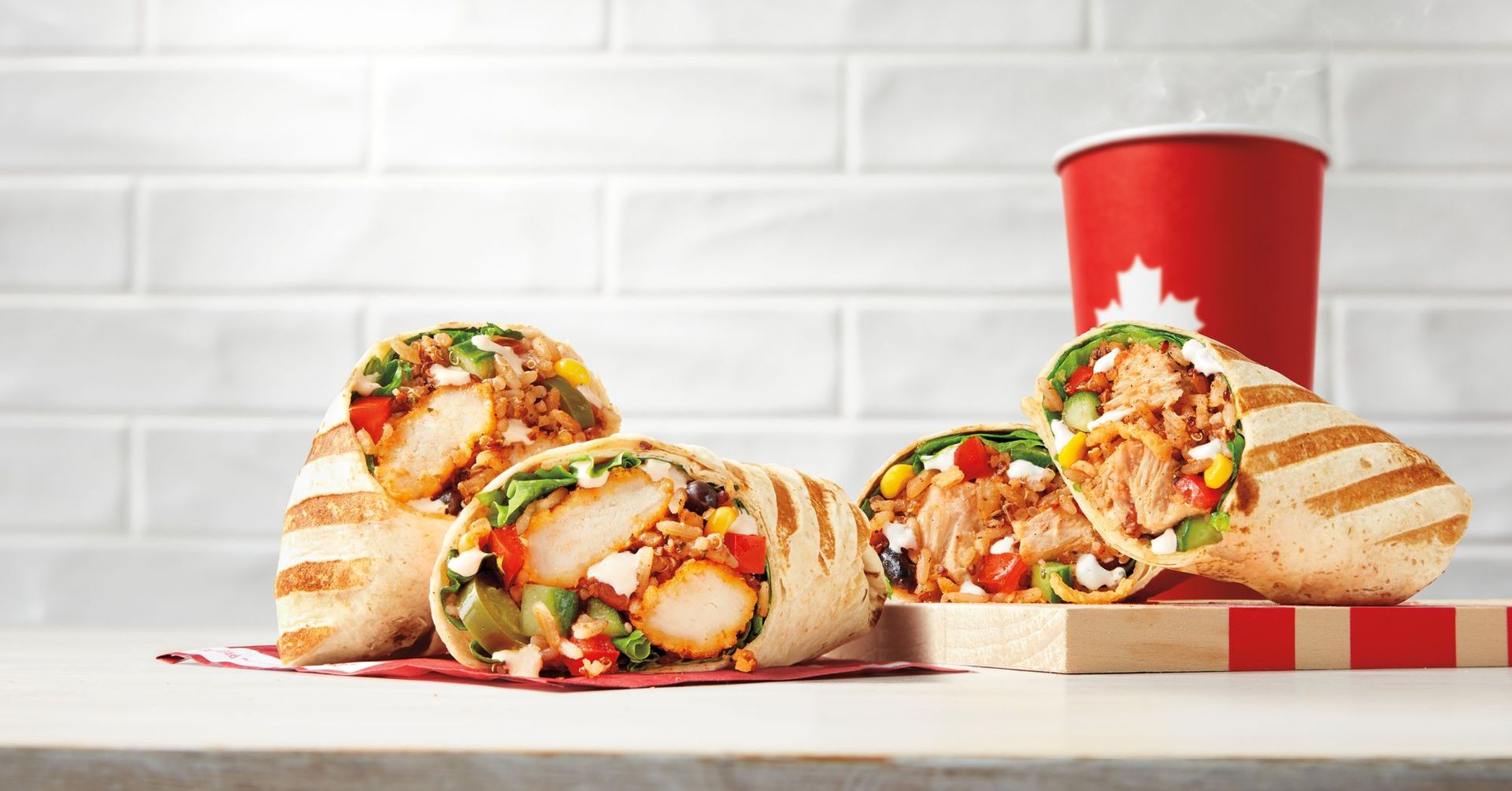 Tim Hortons ajoute deux options fraîches et copieuses au menu du dîner et du souper : les wraps-délices poulet, coriandre et lime, et au poulet habanero
