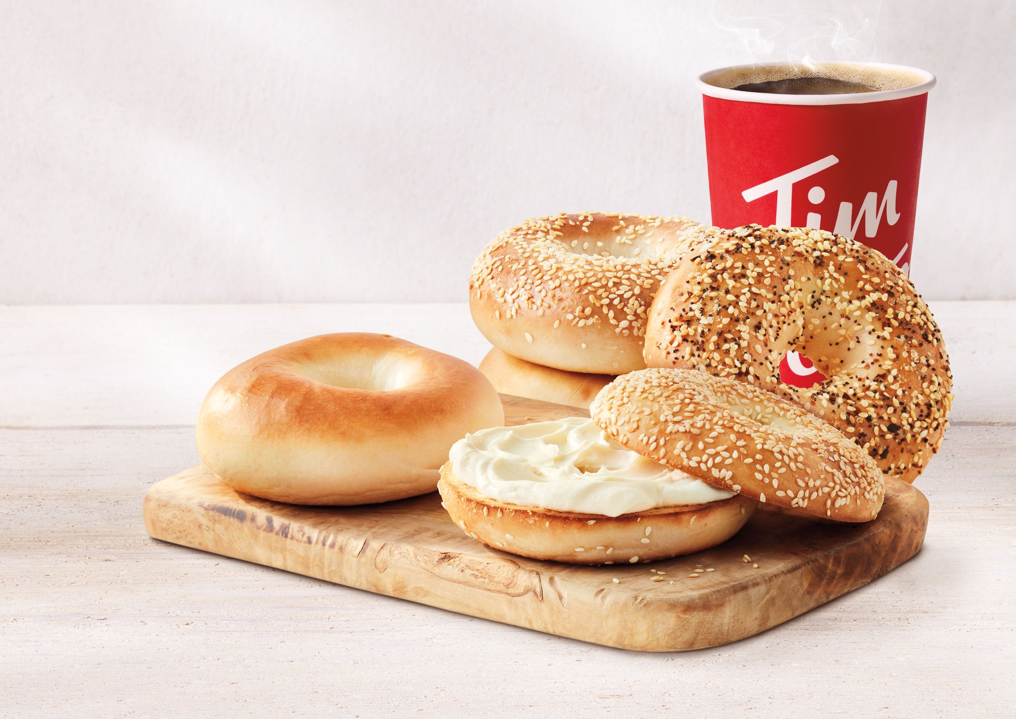 Dans le cadre de sa plateforme de durabilité « Tim. Du bien au quotidien. », Tim Hortons n’utilisera plus de colorants, d’arômes ni d’agents de conservation artificiels dans ses produits de base d’ici la fin de 2021