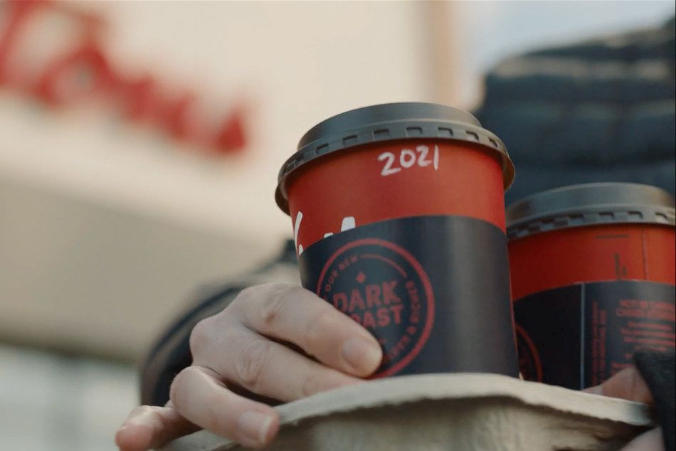 Tim Hortons lance un nouveau mélange de torréfaction foncée plus riche et plus corsé, fait de grains 100 % arabica