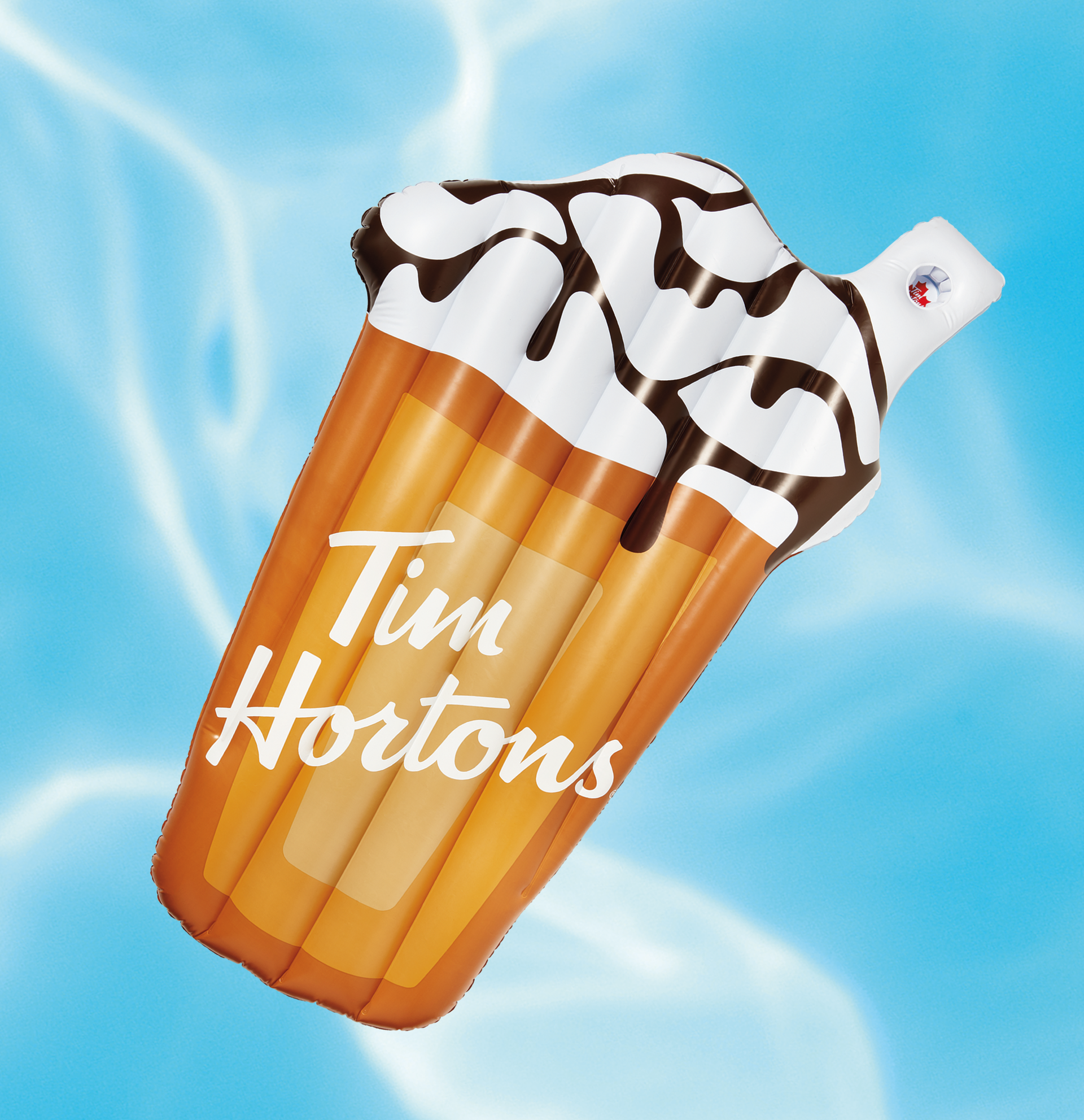 Procurez-vous un coussin flottant cappuccino glacé et une housse festive pour boissons Tim de notre NOUVELLE collection Bonheurs d'été