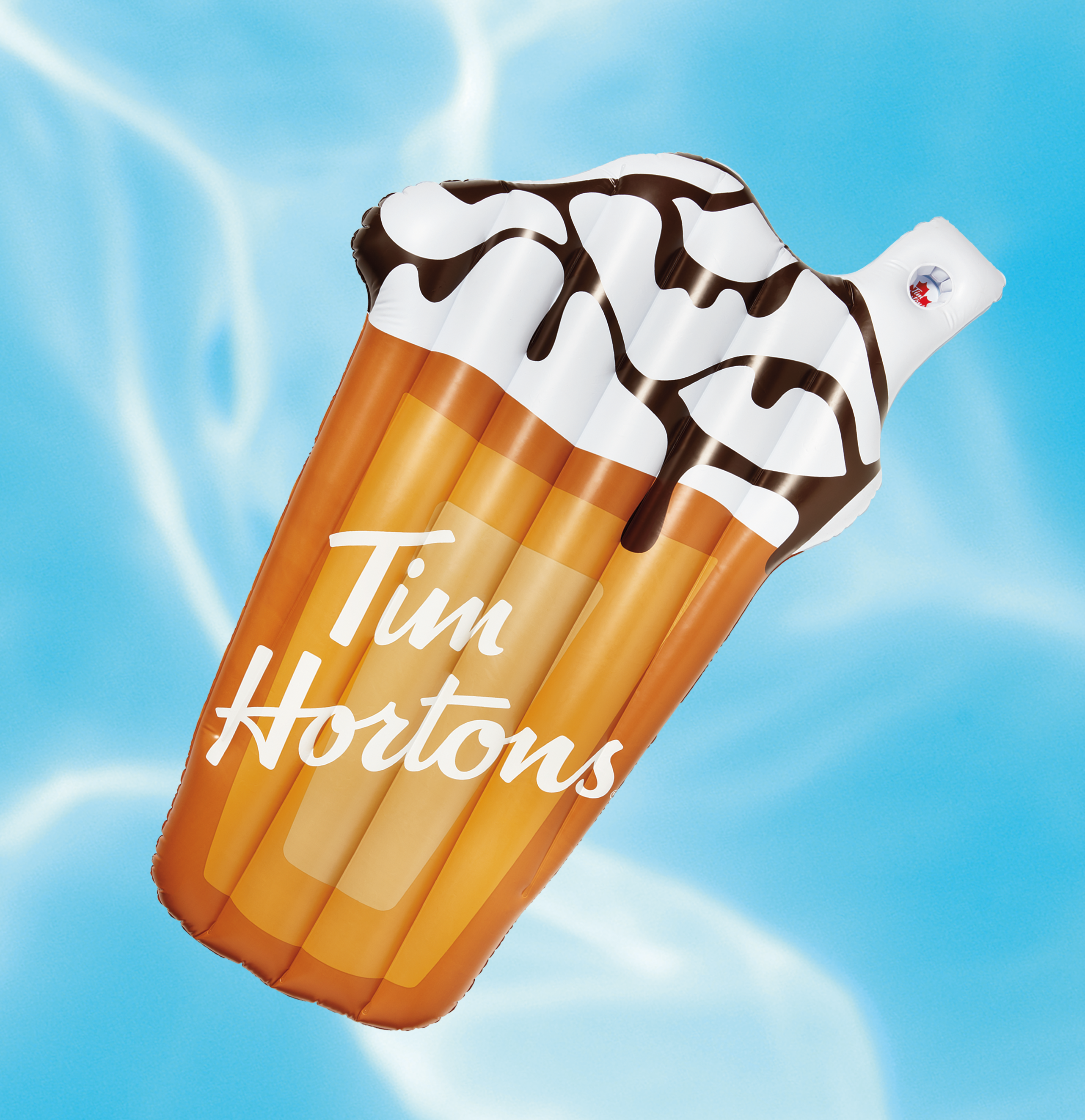 Procurez-vous un coussin flottant cappuccino glacé et une housse festive pour boissons Tim de notre NOUVELLE collection Bonheurs d'été