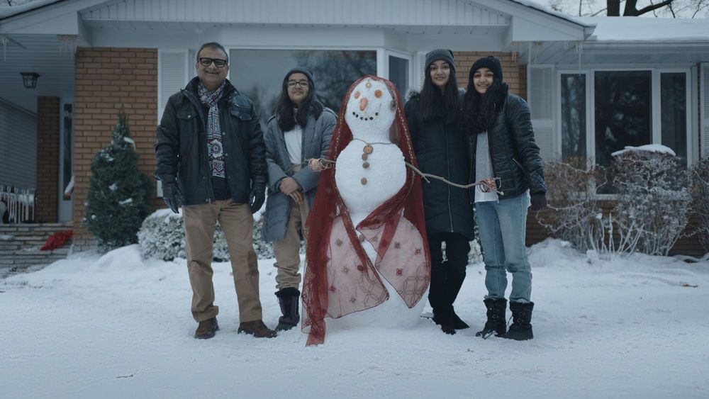 Tim Hortons® souhaite de joyeuses Fêtes aux Canadiens et Canadiennes avec une publicité qui véhicule un puissant message sur la diversité et l’inclusion. (Groupe CNW/Tim Hortons)