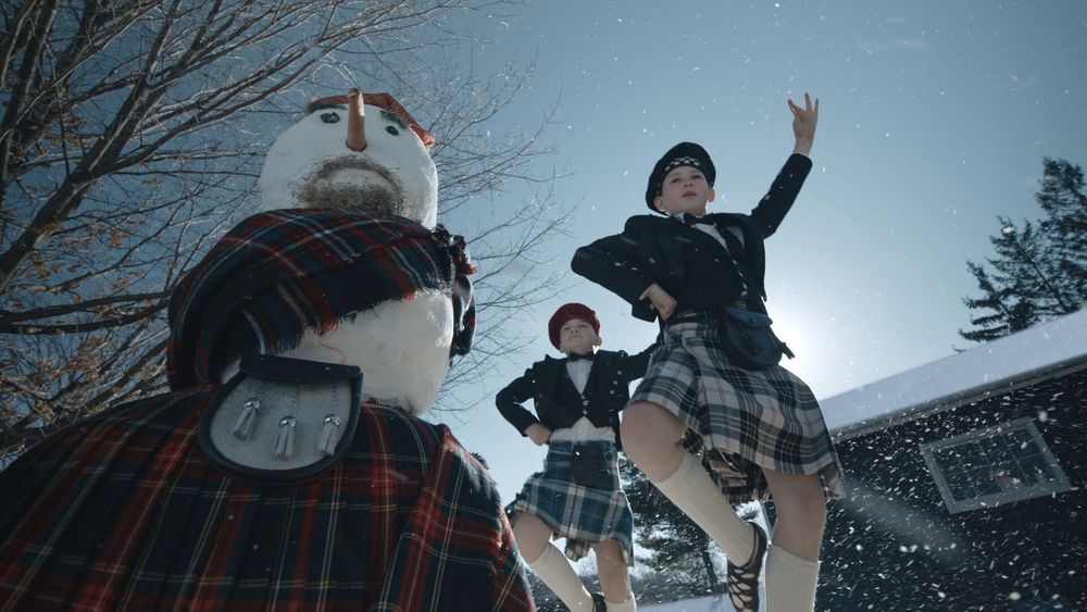 Tim Hortons® souhaite de joyeuses Fêtes aux Canadiens et Canadiennes avec une publicité qui véhicule un puissant message sur la diversité et l’inclusion. (Groupe CNW/Tim Hortons)